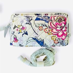 Brand NEW Vera Bradley Cross Body.